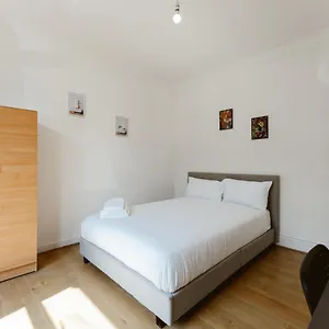 Plaistow Cosy Double - 8 London